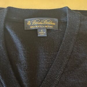 Brooks Brothers V-Neck Sweater in Black